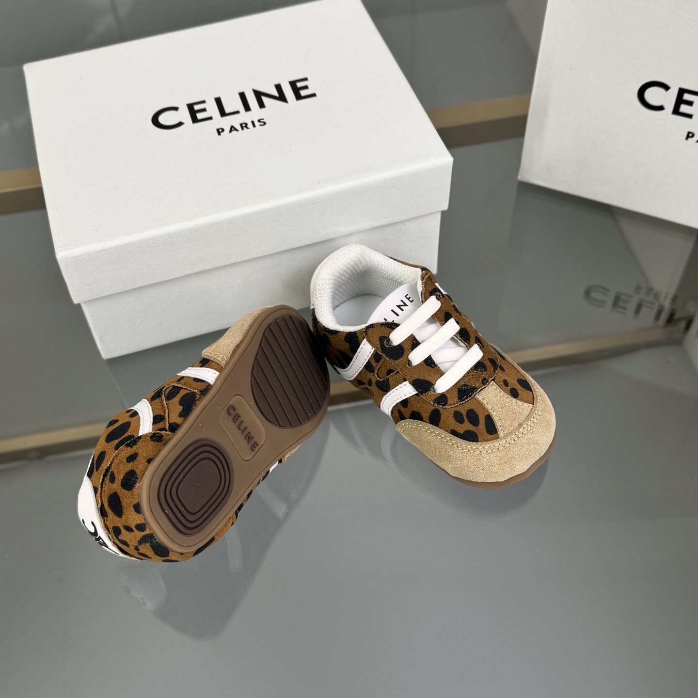 Children's shoes child
